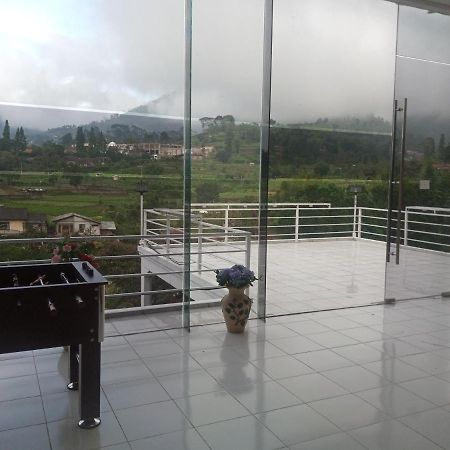 Villa Kaca 88 Cianjur Exterior foto