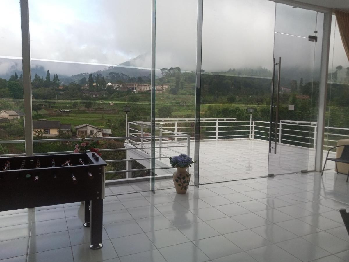 Villa Kaca 88 Cianjur Exterior foto