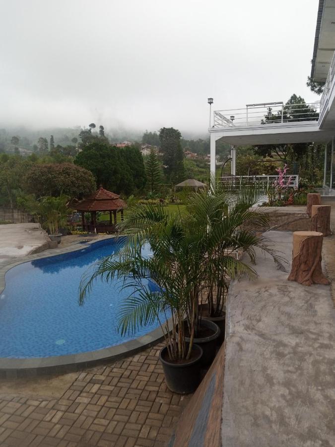 Villa Kaca 88 Cianjur Exterior foto